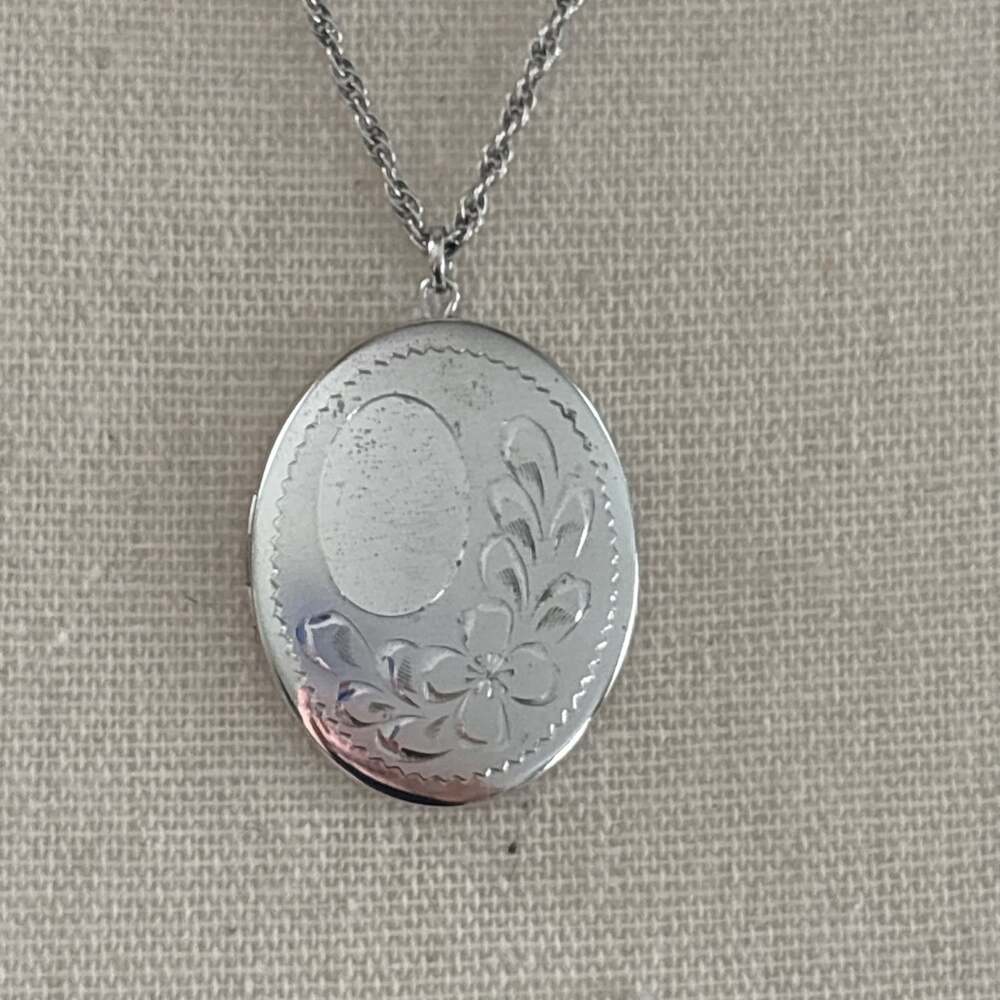 Sterling Silver Vintage Etched Oval Photo Locket Pendant 20" Open Rope Chain